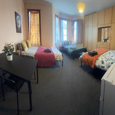 25 Minutes To Central London Rooms 35 ภายนอก รูปภาพ