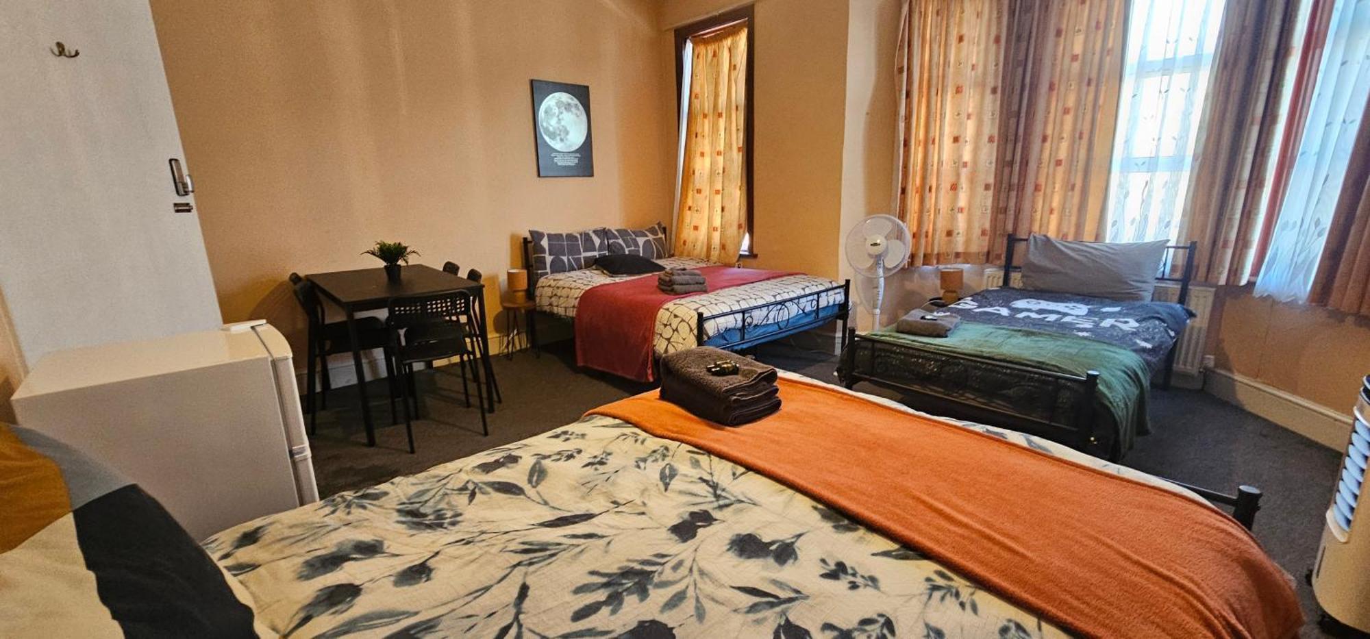 25 Minutes To Central London Rooms 35 ภายนอก รูปภาพ